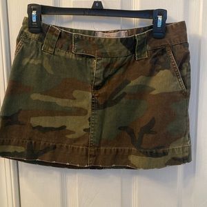 Juniors camo skirt
